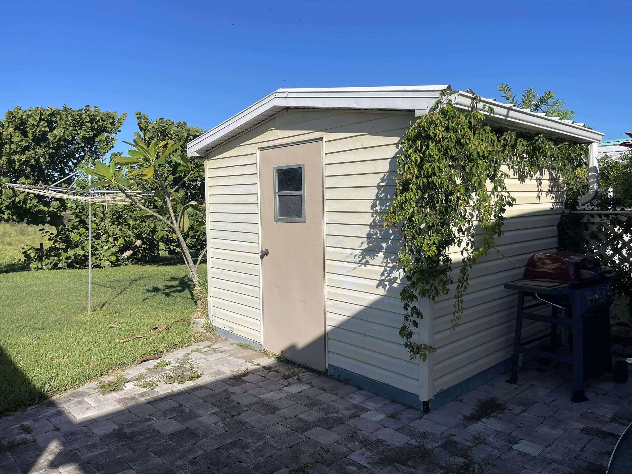 1601 Highway 441, Unit 61 Okeechobee, FL 34974 - Photo 33 of 35 a view of a house with a yard
