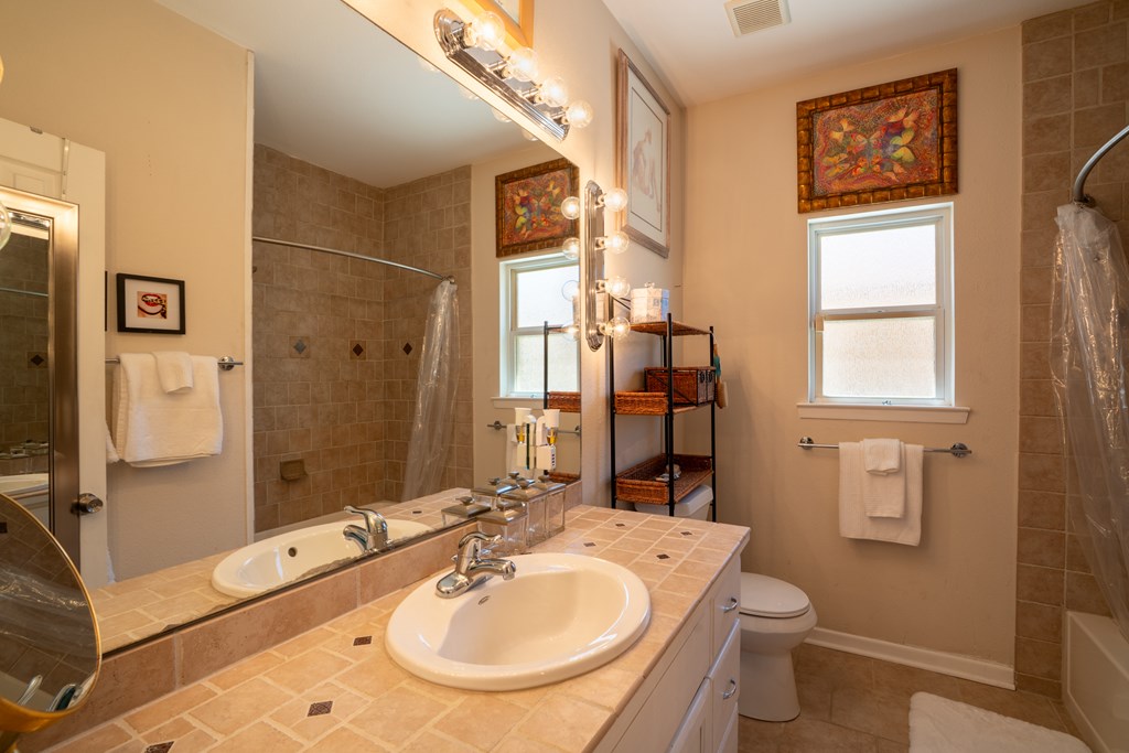 305 Teague Road Kerrville, TX 78028 - Photo 19 of 48