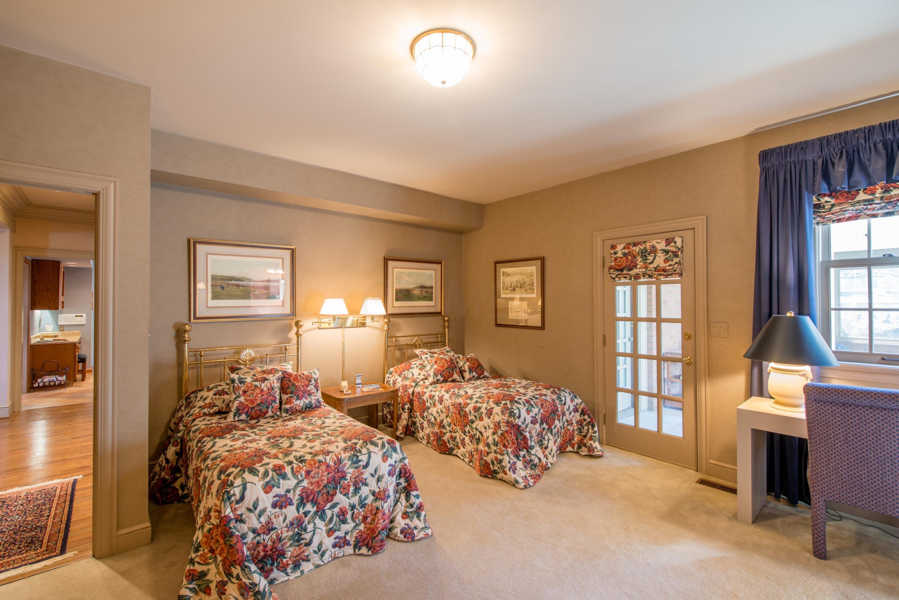 2101 Cheltenham Road Columbus, OH 43220 - Photo 9 of 28