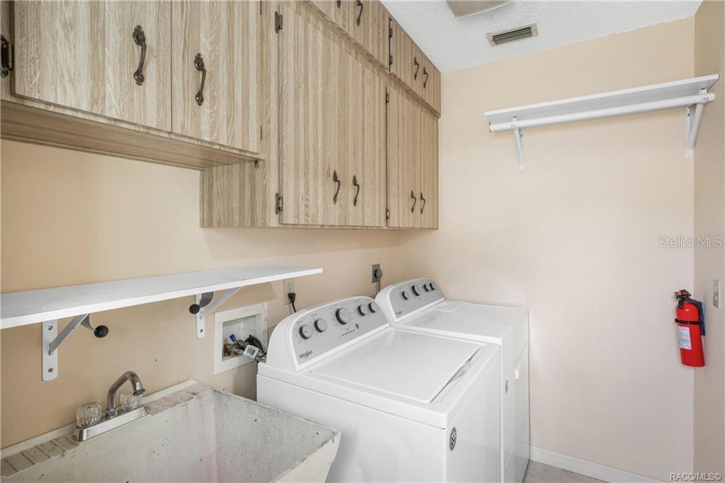 8831 East Sandpiper Drive Inverness, FL 34450 - Photo 28 of 44 a utility room with dryer and washer
