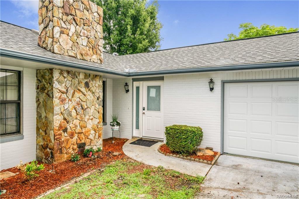 8831 East Sandpiper Drive Inverness, FL 34450 - Photo 3 of 44 a front view of a house