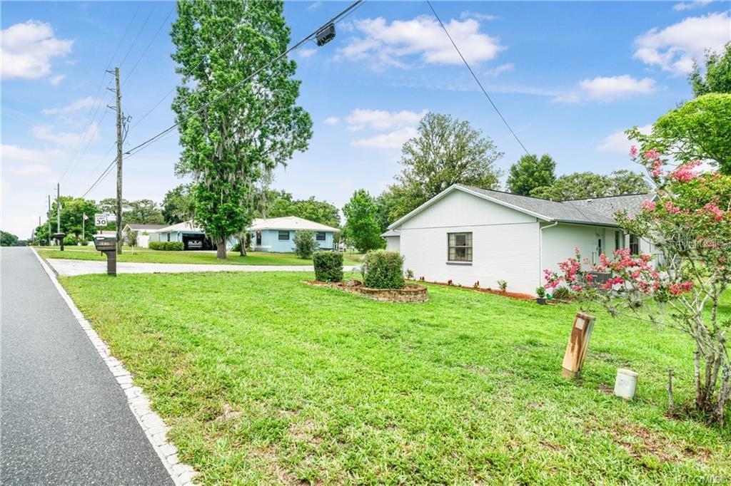 8831 East Sandpiper Drive Inverness, FL 34450 - Photo 32 of 44 a front view of a house with garden