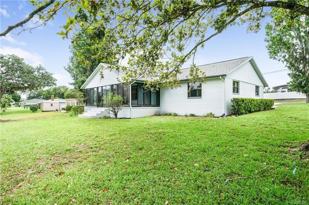 8831 East Sandpiper Drive Inverness, FL 34450 - Photo 34 of 44 a front view of a house with garden