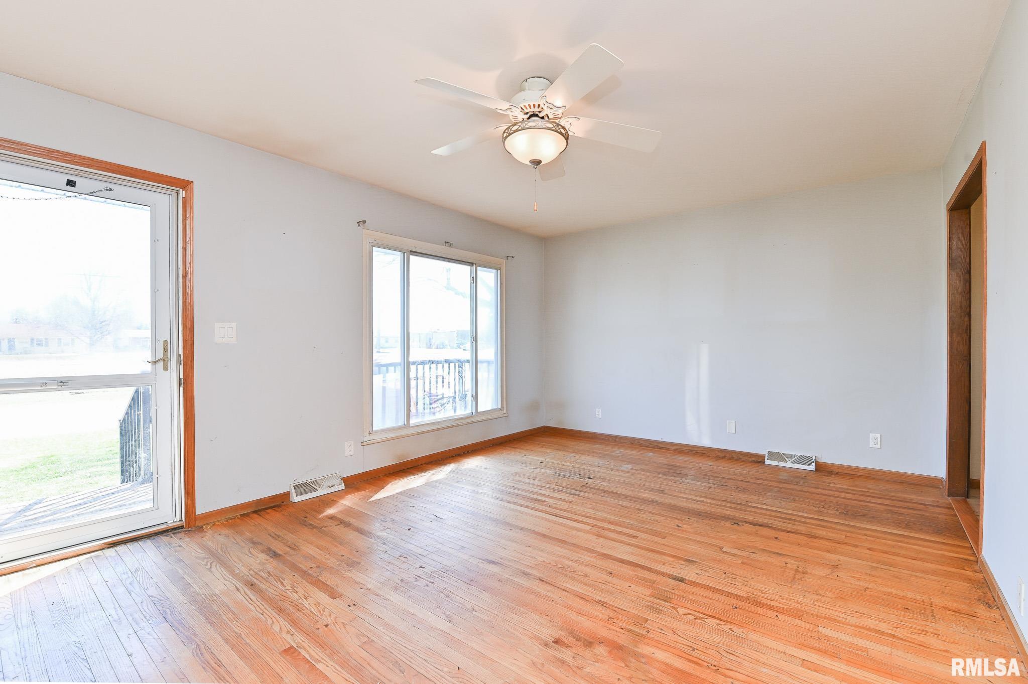 2256 Washington Road Washington, IL 61571 - Photo 2 of 28