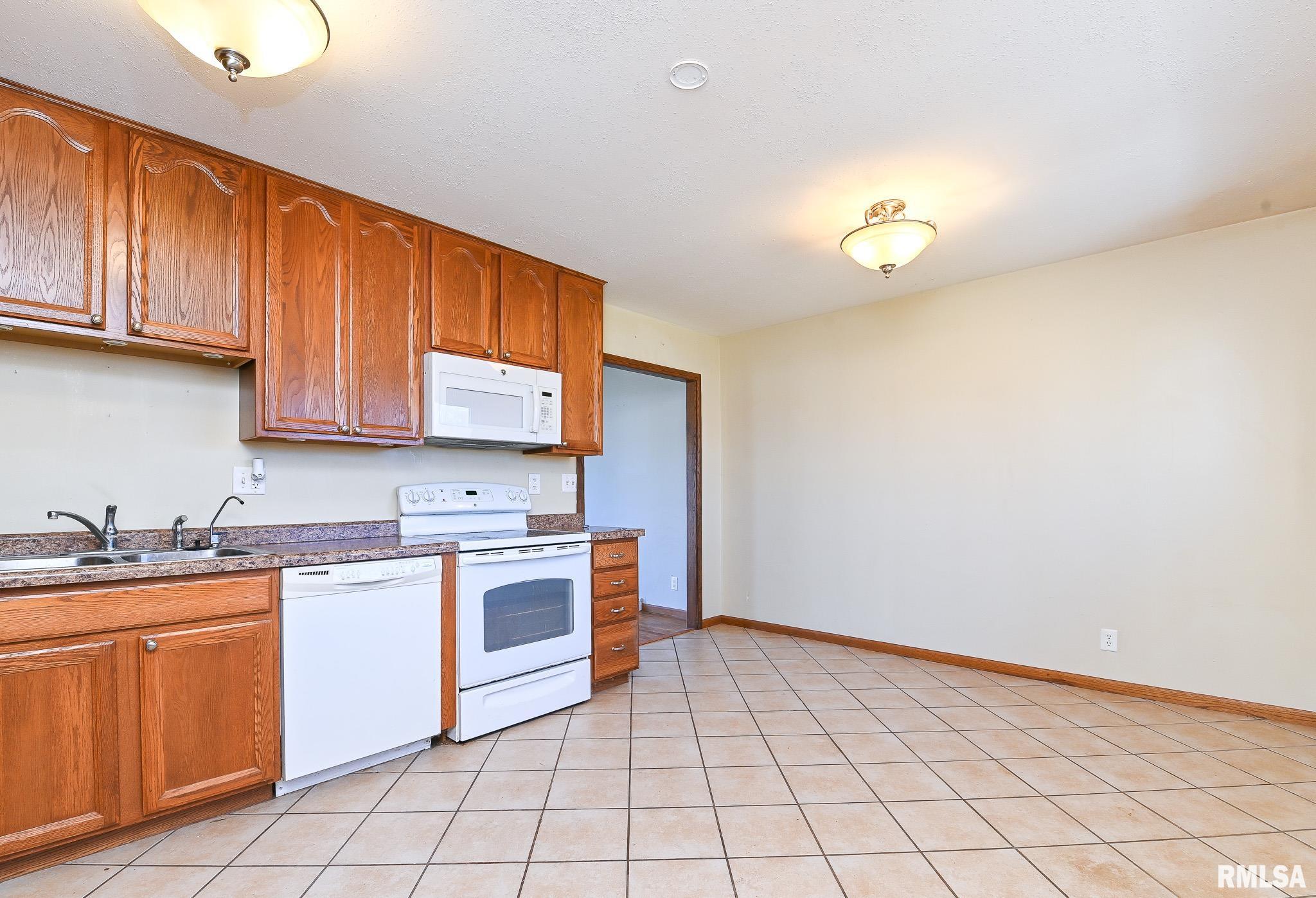 2256 Washington Road Washington, IL 61571 - Photo 8 of 28