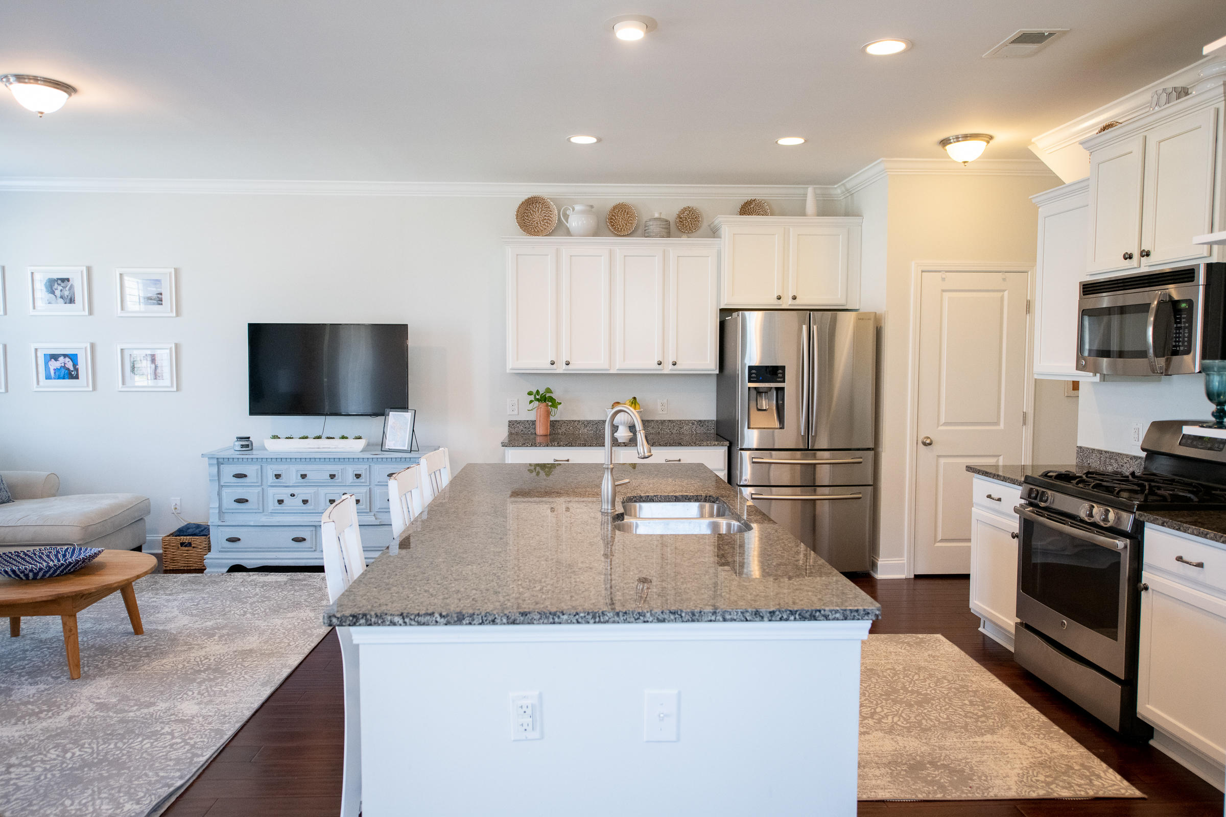 1448 Red Tide Road Mount Pleasant, SC 29466 - Photo 6 of 35 DSC_2268
