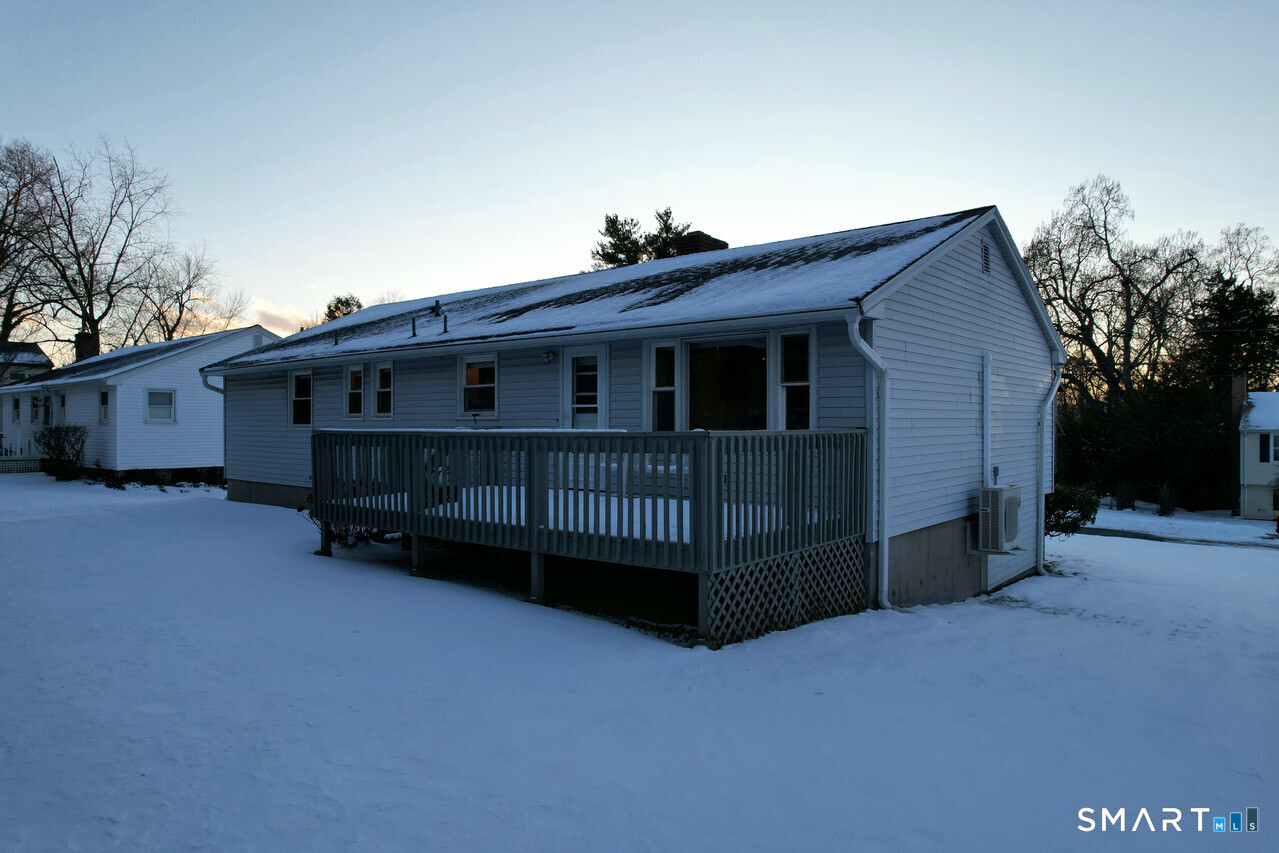 58 Berkeley Place Newington, CT 06111 - Photo 4 of 29