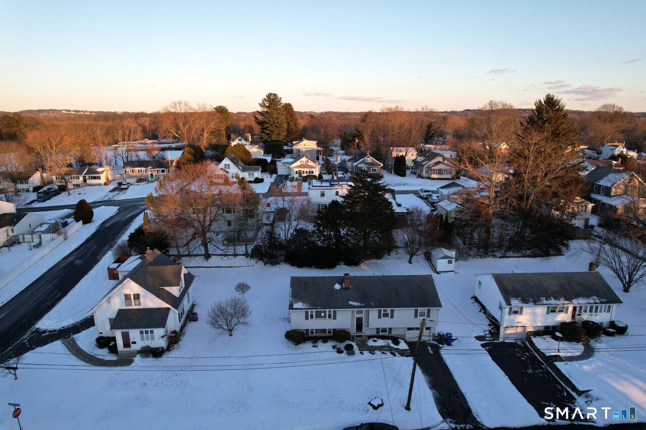 58 Berkeley Place Newington, CT 06111 - Photo 5 of 29