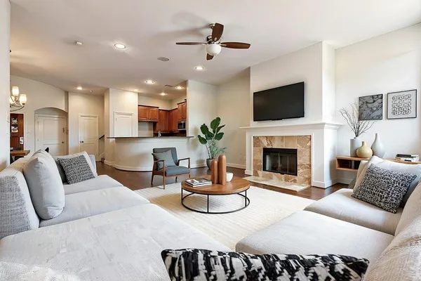 $2,350 | 5166 Oasis Park Lane, Houston, TX 77021