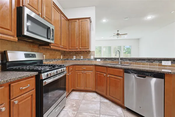 $2,350 | 5166 Oasis Park Lane, Houston, TX 77021