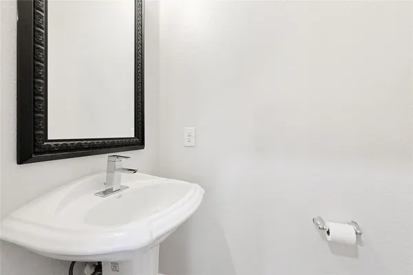 $2,350 | 5166 Oasis Park Lane, Houston, TX 77021