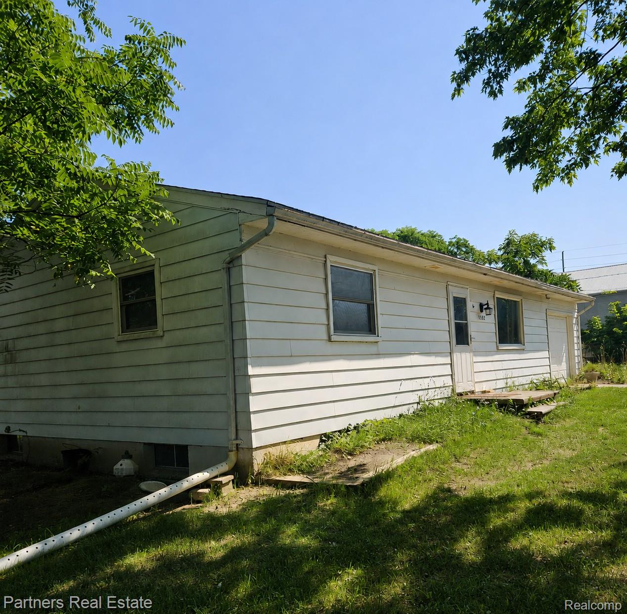1382 Lucy Road Howell, MI 48843 - Photo 3 of 15 1382 Lucy Rd_b.jpg