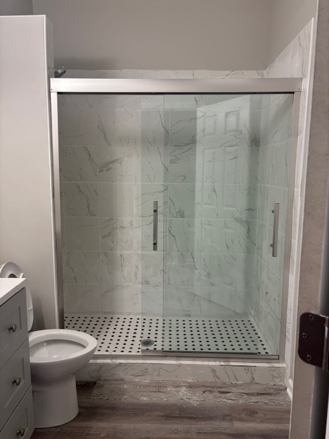 456 Franklin Boulevard Elgin, IL 60120 - Photo 13 of 32 a bathroom with a shower and a toilet