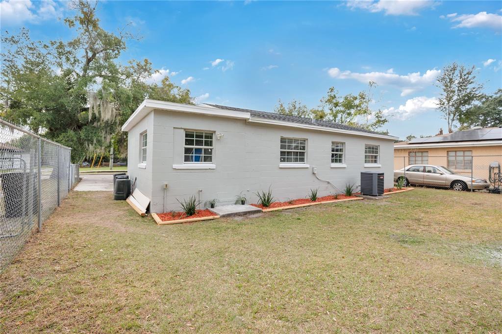 911 Indiana Street Orlando, FL 32805 - Photo 15 of 24