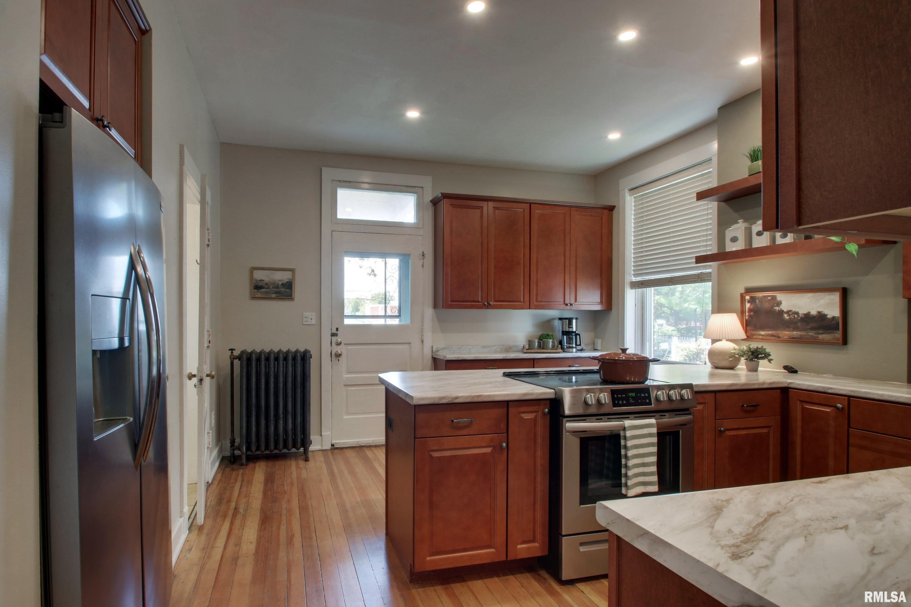 1512 Spring Street Quincy, IL 62301 - Photo 7 of 32 Gallery Image 7