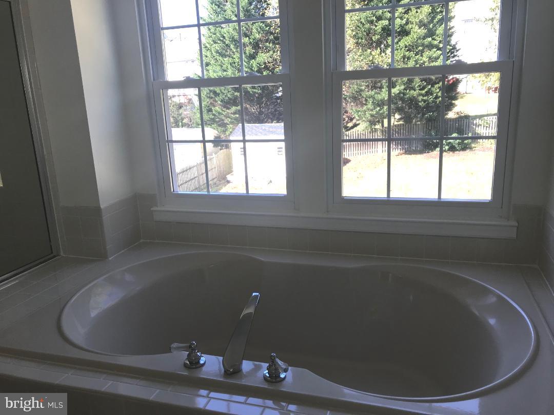 1008 Mariner Road Joppa, MD 21085 - Photo 14 of 26 Master Bath Large sunken tub