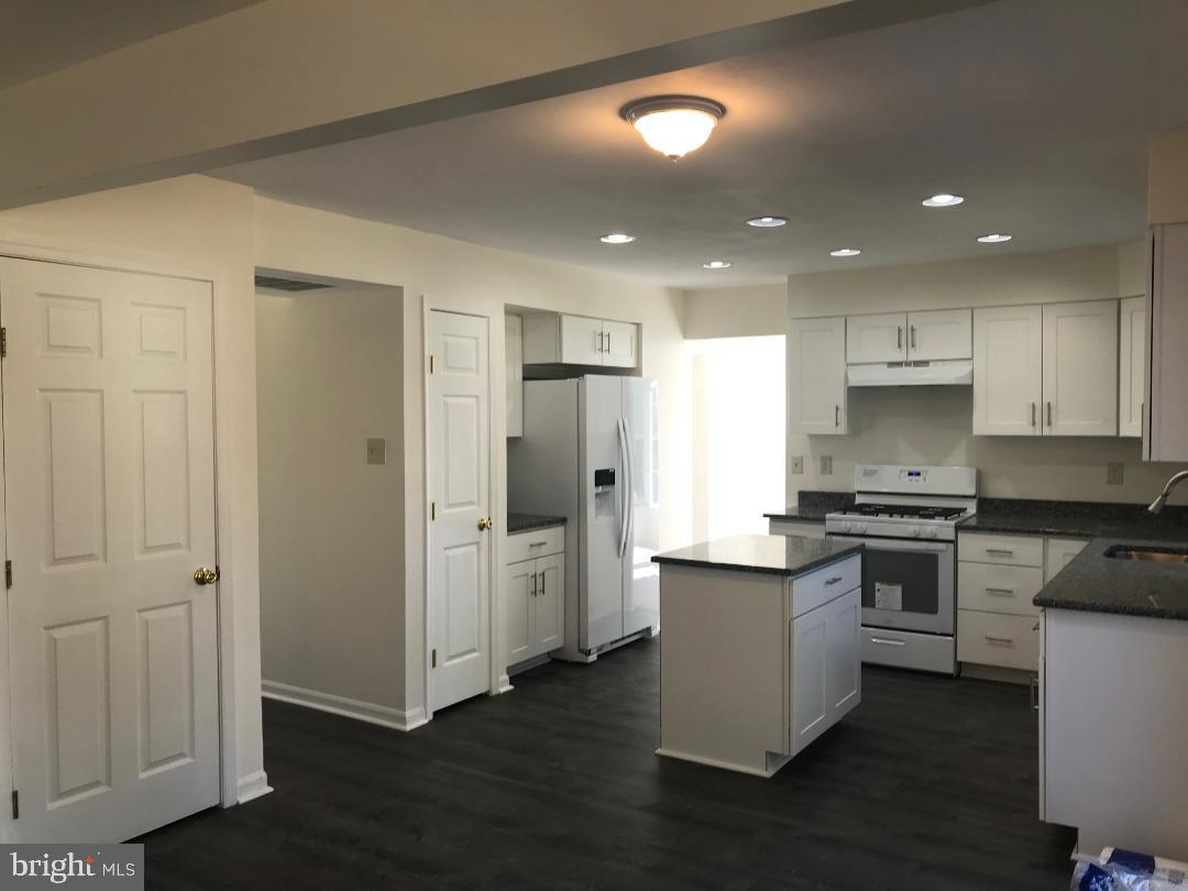 1008 Mariner Road Joppa, MD 21085 - Photo 4 of 26 Large kitchen with island