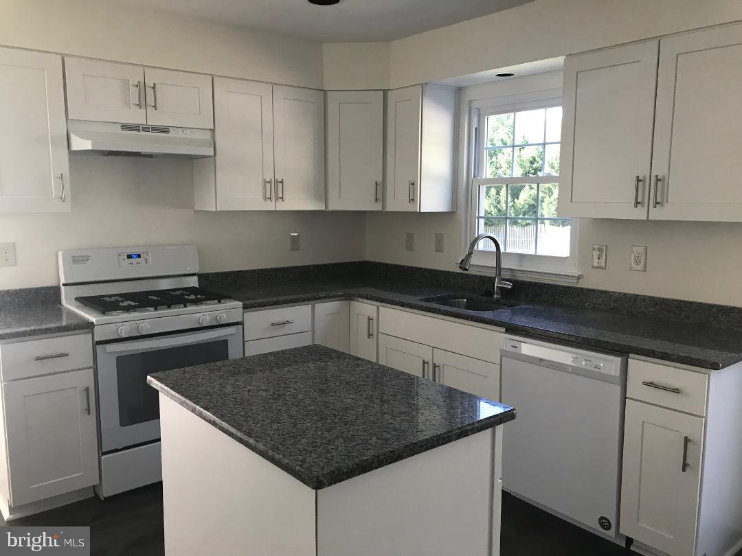 1008 Mariner Road Joppa, MD 21085 - Photo 5 of 26 granite counter tops