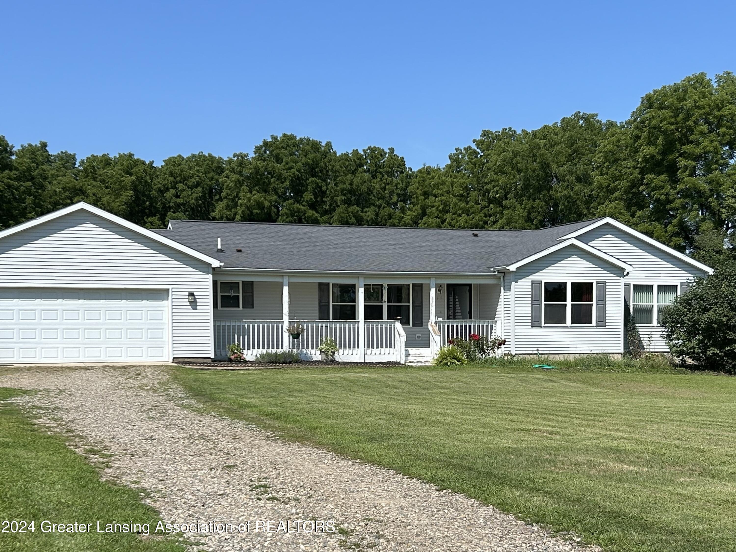1205 North Chester Road Charlotte, MI 48813 - Photo 1 of 38 01 1205 N Chester