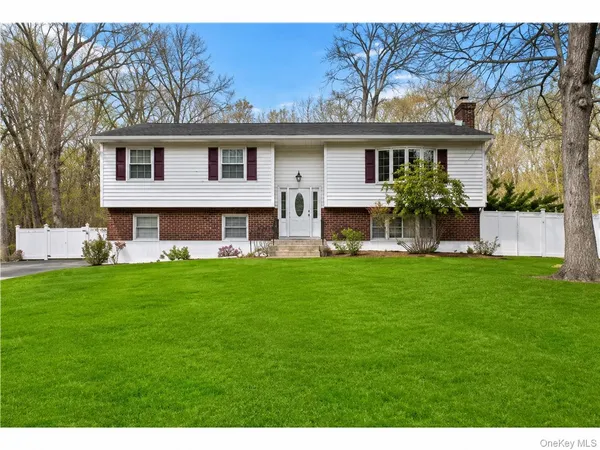 $899,000 | 38 Haller Crescent, Spring Valley, NY 10977