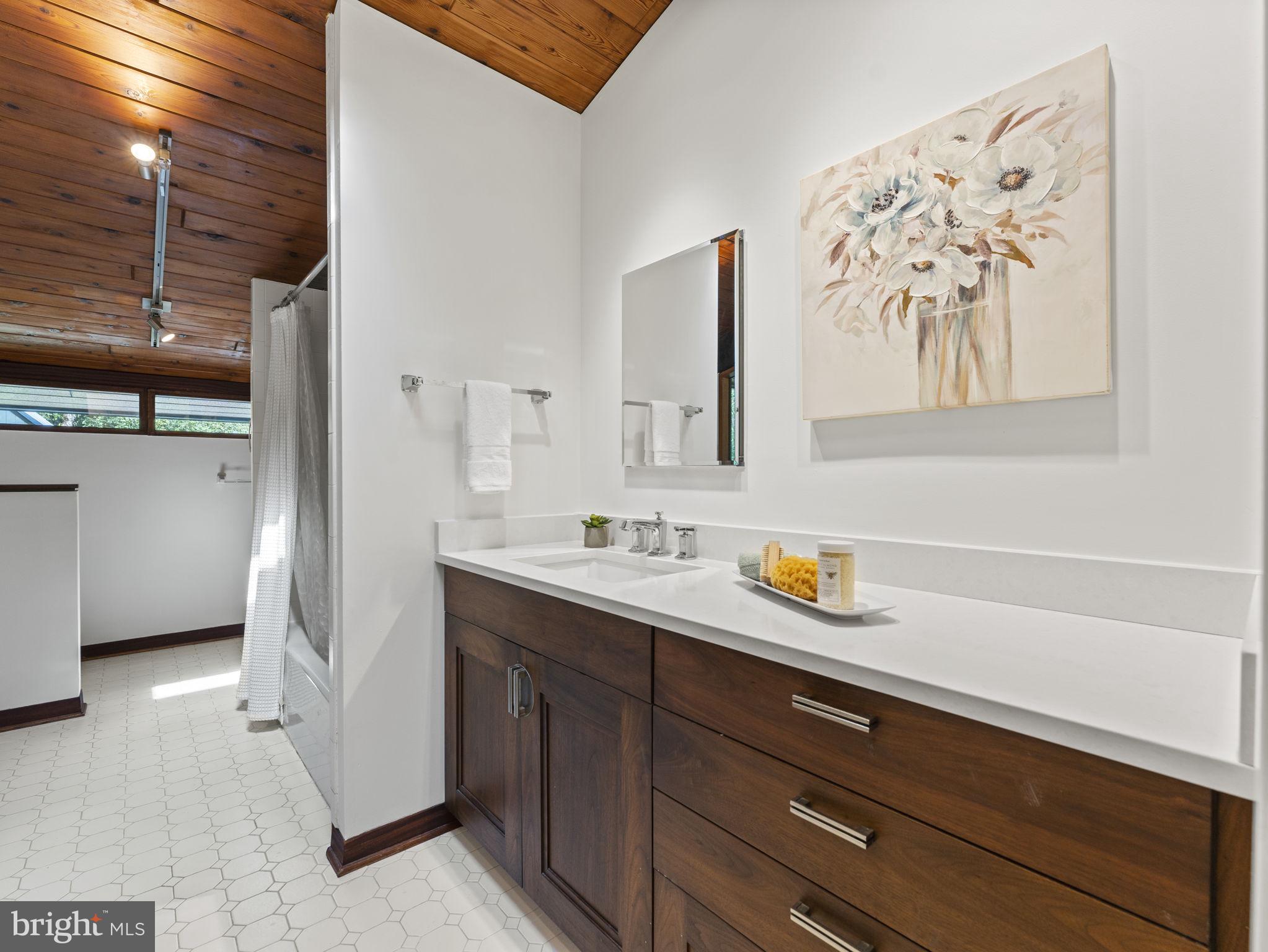 10815 Swains Lock Road Potomac, MD 20854 - Photo 43 of 94 Bathroom