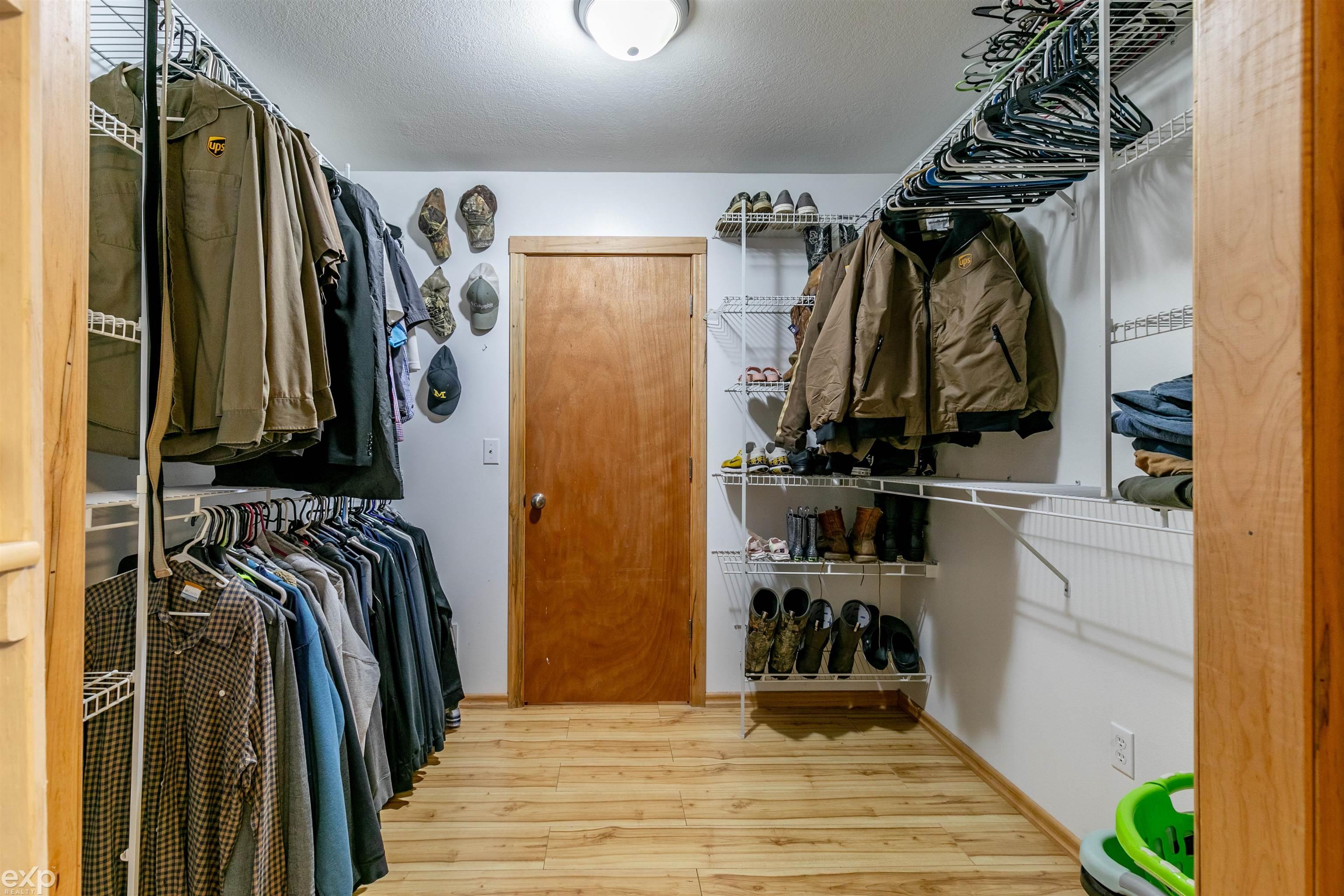 8128 Wiseman Road Lambertville, MI 48144 - Photo 18 of 41 50149023-af0c7193-9011-4b80-9ced-6c229e102ed3.JPG