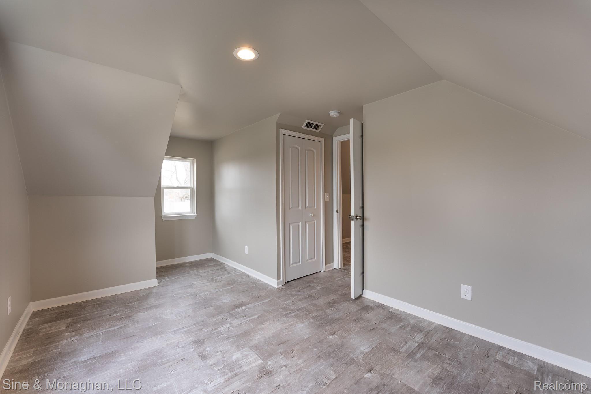 16906 Stephens Road Eastpointe, MI 48021 - Photo 22 of 35 16906 Stephens-27.jpg