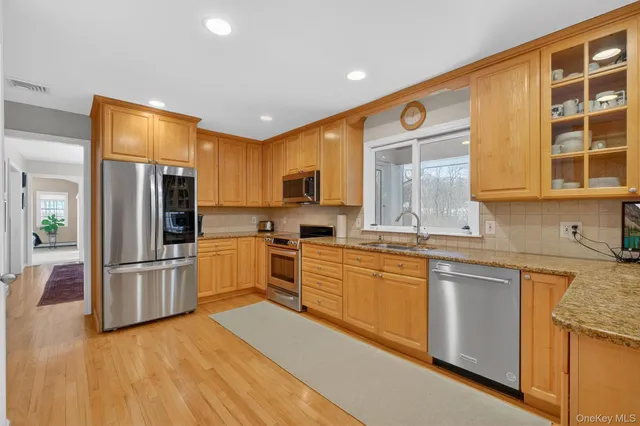 $900,000 | 2213 Van Cortlandt Circle, Yorktown Heights, NY 10598