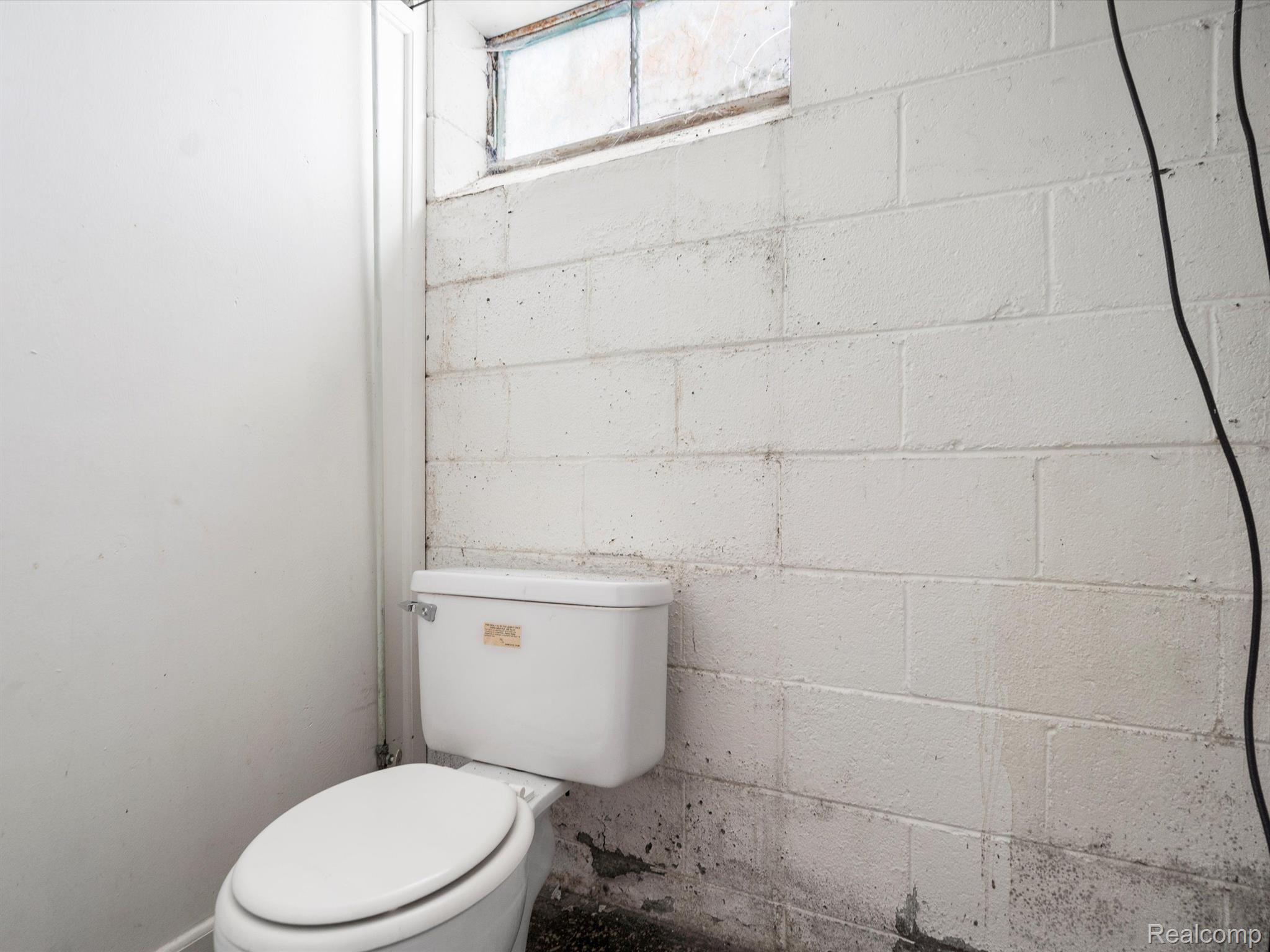 7240 Stephens Road Center Line, MI 48015 - Photo 19 of 22 Gallery Image 19
