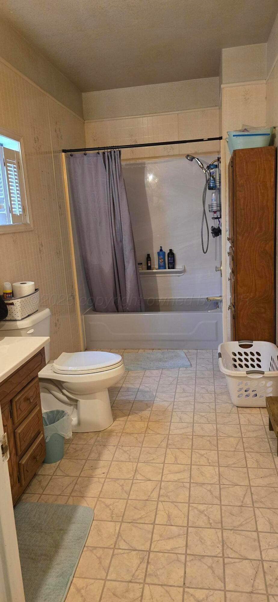 2115 Hemlock Street Borger, TX 79007 - Photo 18 of 43 a bathroom with a toilet and a shower