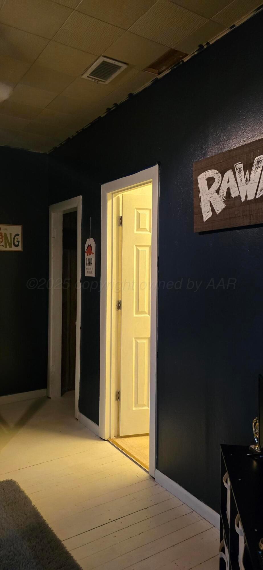 2115 Hemlock Street Borger, TX 79007 - Photo 24 of 43 a view of an front door