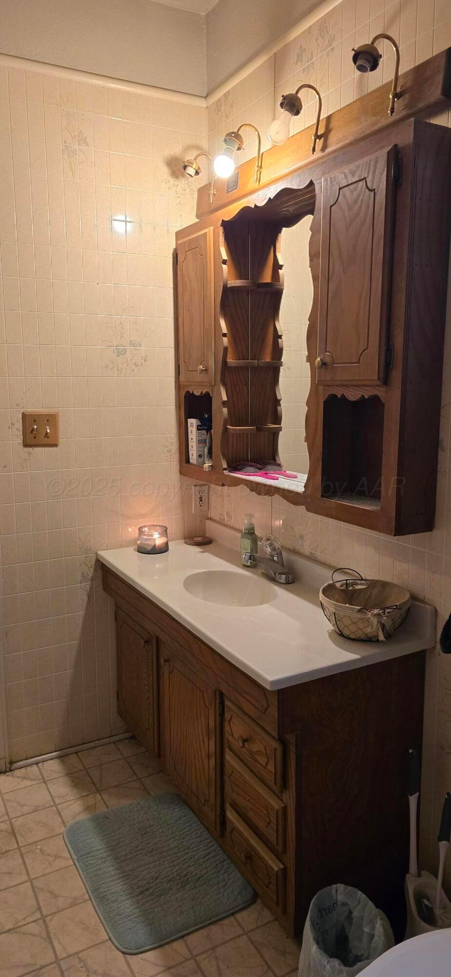 2115 Hemlock Street Borger, TX 79007 - Photo 27 of 43 a bathroom with a sink and a mirror