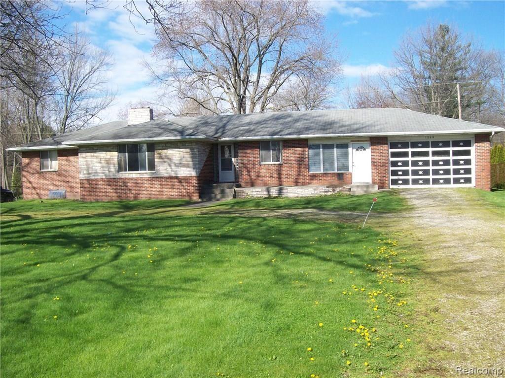 1568 Pug Road St. Clair, MI 48079 - Photo 2 of 10