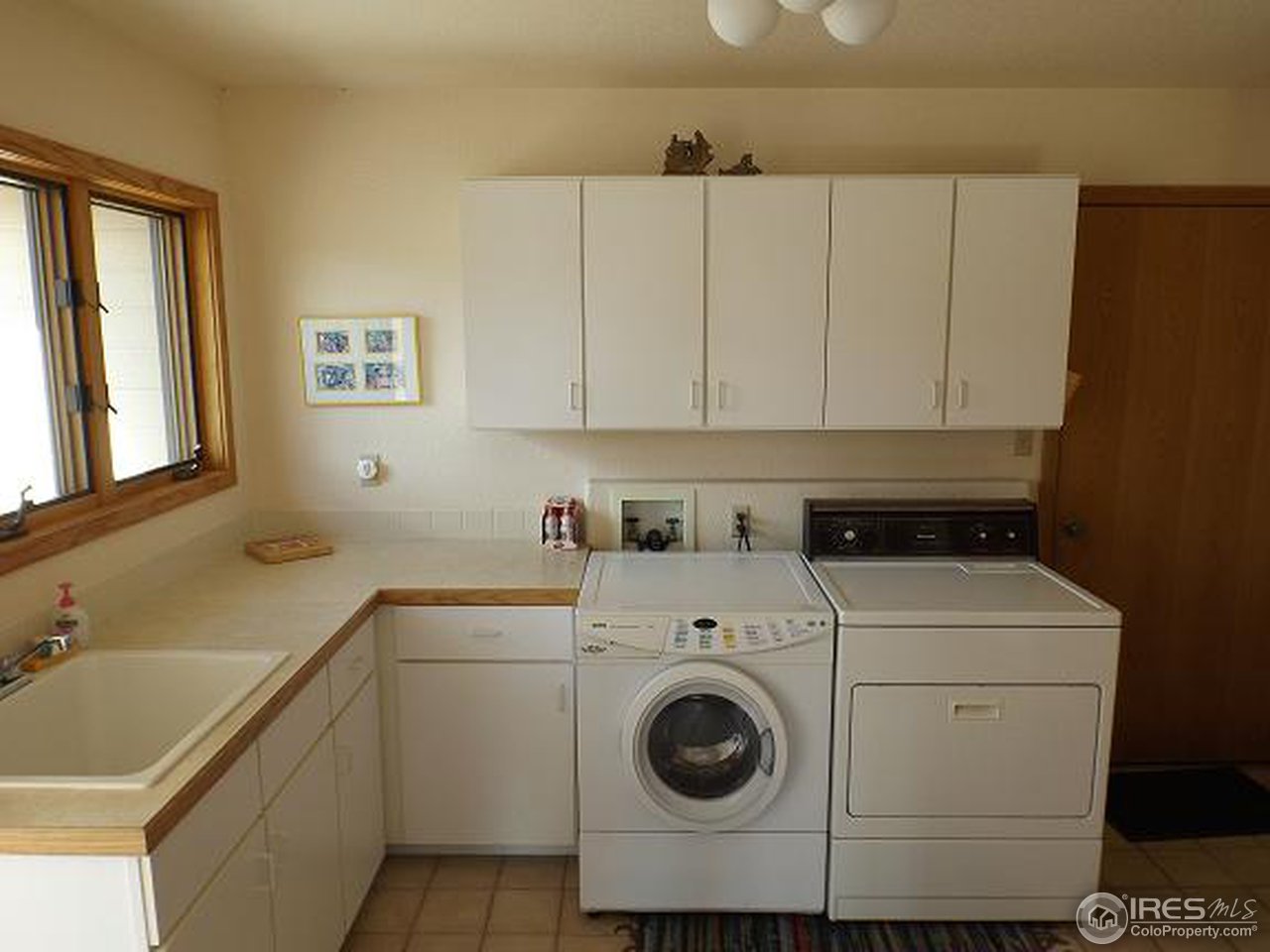 517 Lost Angel Road Boulder, CO 80302 - Photo 18 of 22 Laundry room