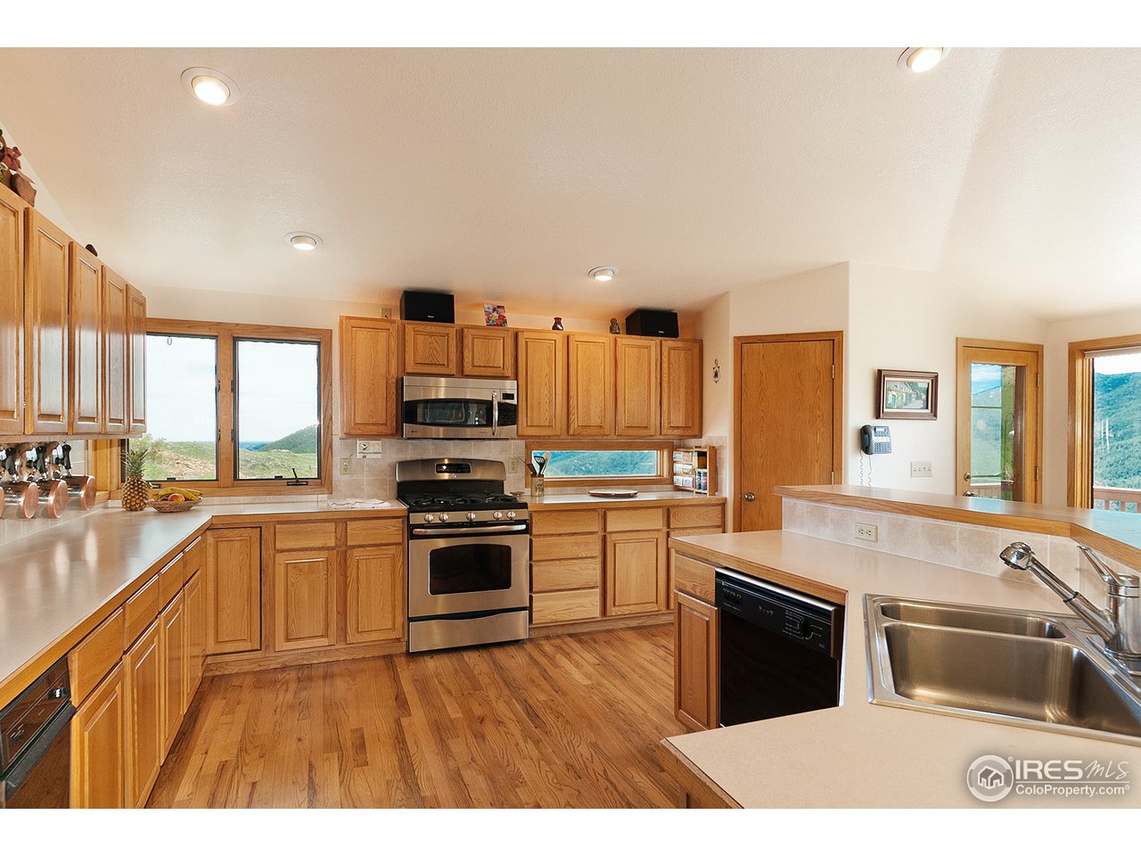 517 Lost Angel Road Boulder, CO 80302 - Photo 10 of 22 Kitchen