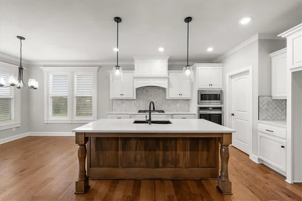 $529,900 | 2110 Northwest Ashurst Drive, Lee's Summit, MO 64081