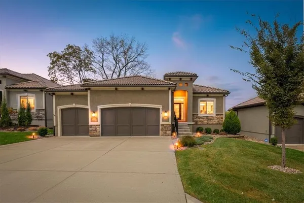 $549,900 | 2110 Northwest Ashurst Drive, Lee's Summit, MO 64081