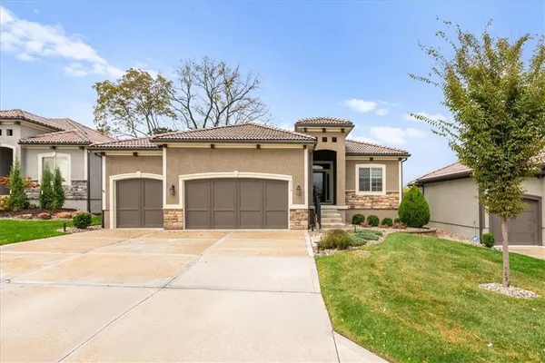 $549,900 | 2110 Northwest Ashurst Drive, Lee's Summit, MO 64081