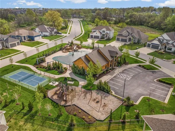 $529,900 | 2110 Northwest Ashurst Drive, Lee's Summit, MO 64081