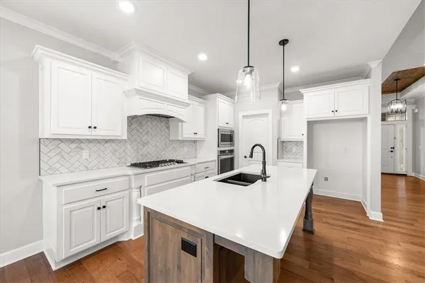 $529,900 | 2110 Northwest Ashurst Drive, Lee's Summit, MO 64081