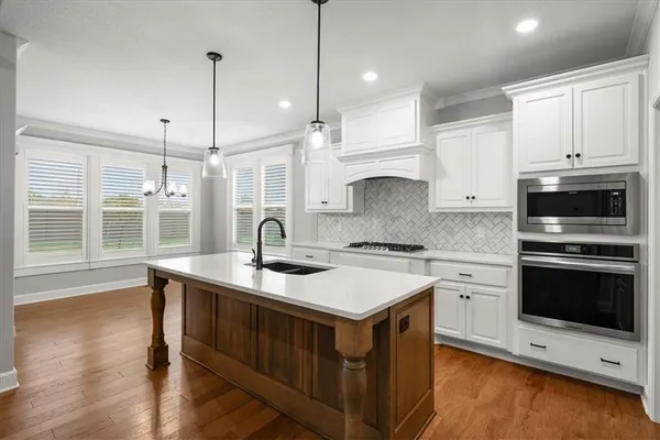 $549,900 | 2110 Northwest Ashurst Drive, Lee's Summit, MO 64081