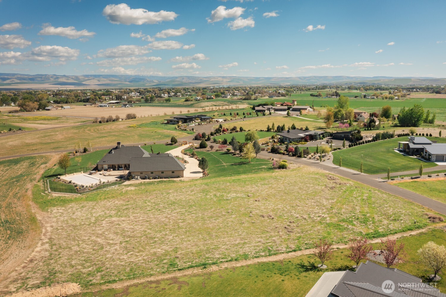 88 Red Hawk Road Walla Walla, WA 99362 - Photo 4 of 9 a view of a lake