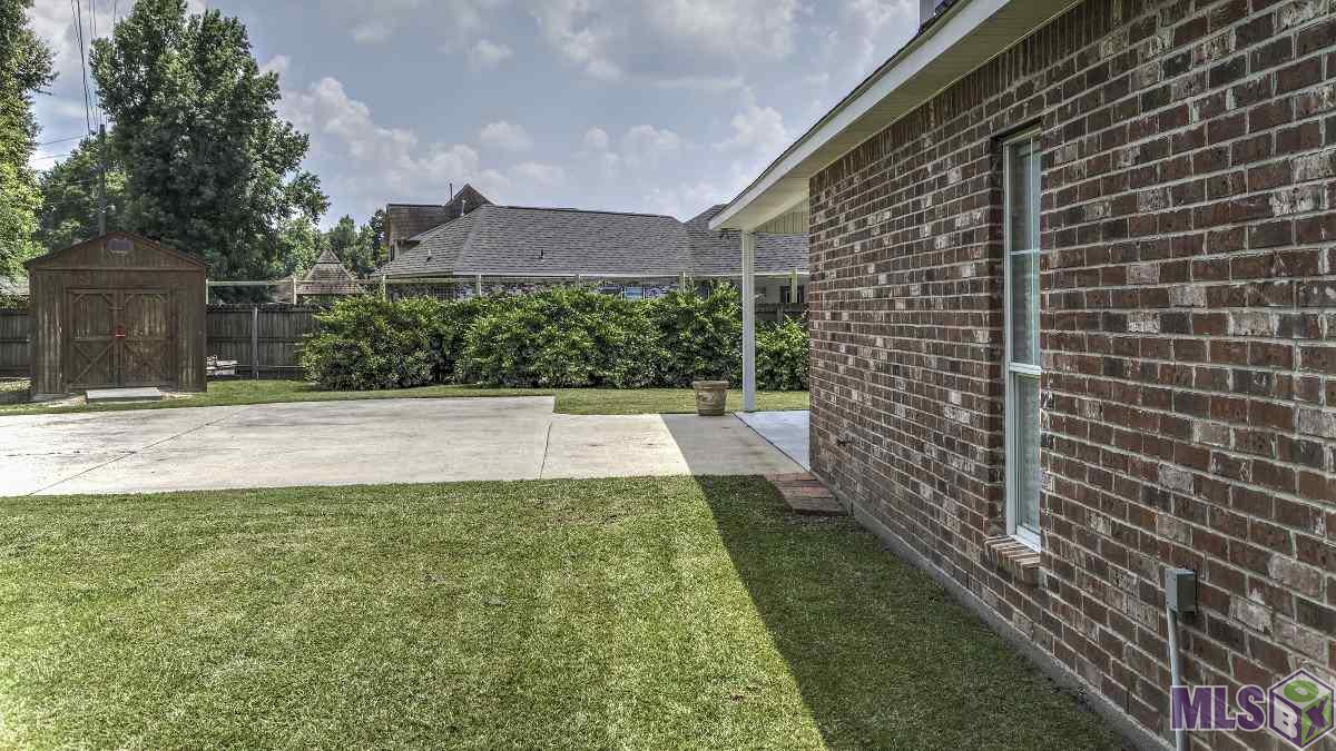 9390 Rue De Benoit Denham Springs, LA 70706 - Photo 4 of 23