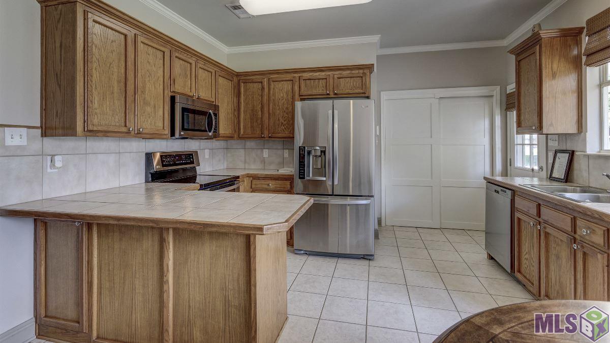 9390 Rue De Benoit Denham Springs, LA 70706 - Photo 7 of 23