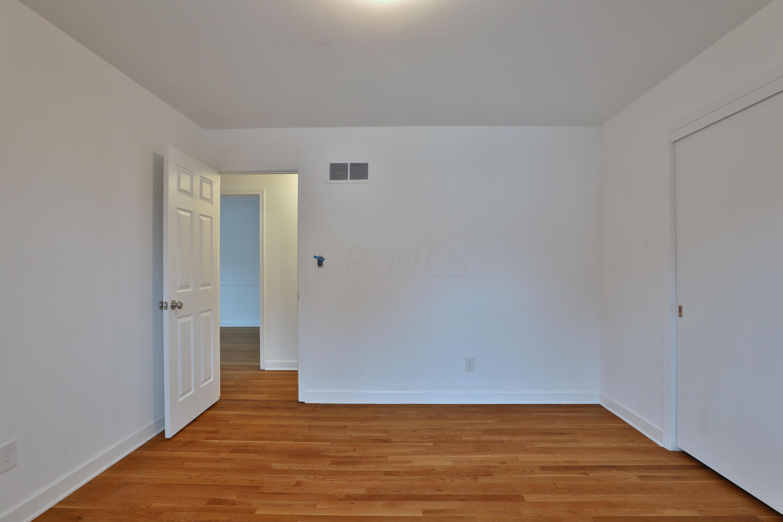 2217 Haverford Road Columbus, OH 43220 - Photo 29 of 50 2217-Haverford-41