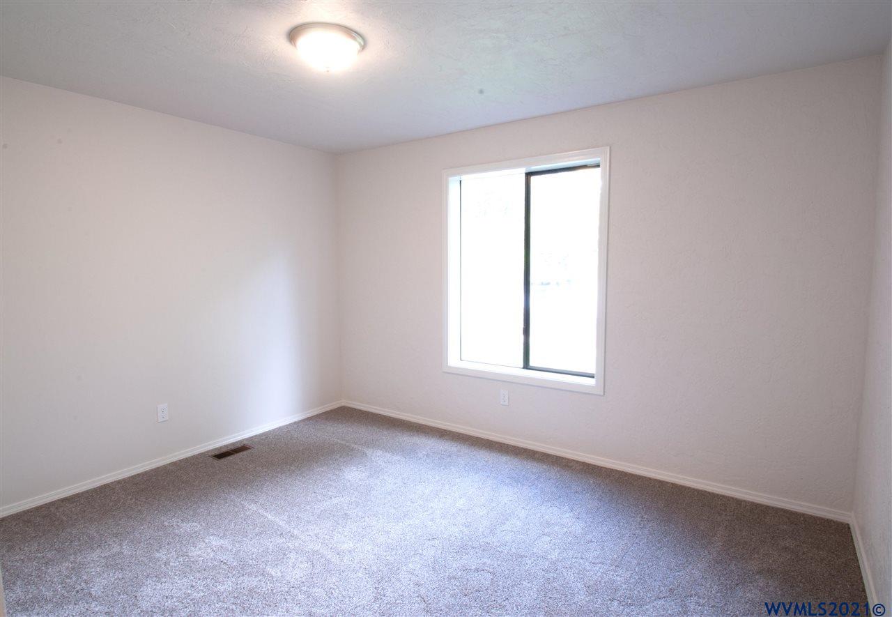 30077 Ingram Road Lebanon, OR 97355 - Photo 23 of 40 Gallery Image 23