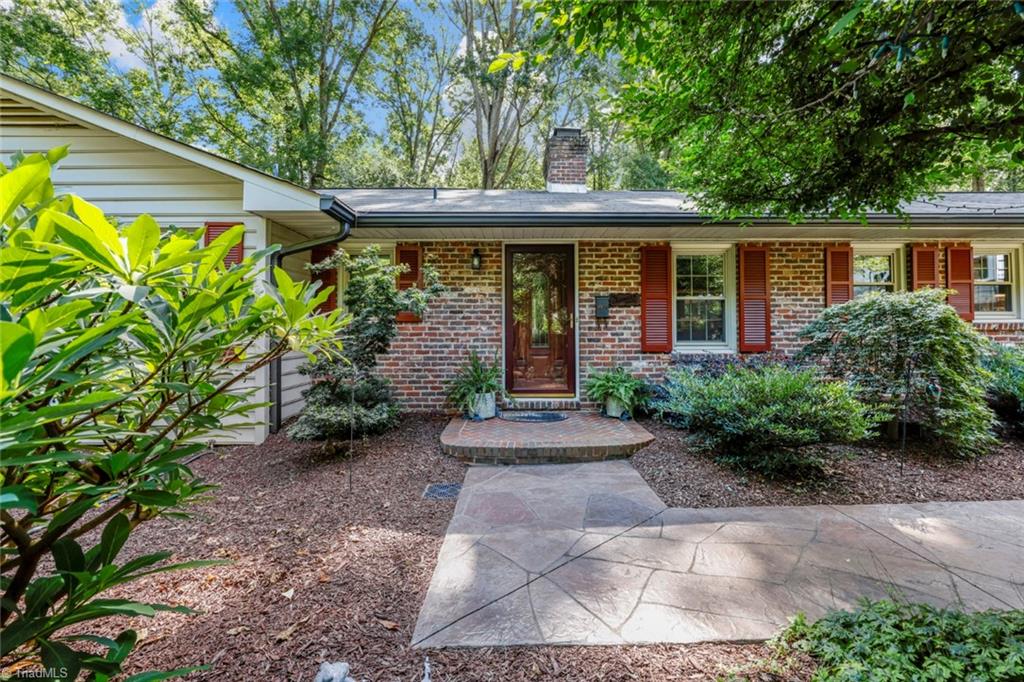 1029 Huntingdon Road Winston-Salem, NC 27104 - Photo 2 of 31 Gallery Image 2