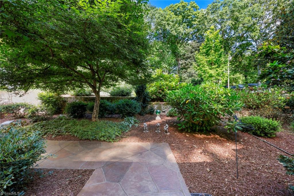 1029 Huntingdon Road Winston-Salem, NC 27104 - Photo 4 of 31 Gallery Image 4