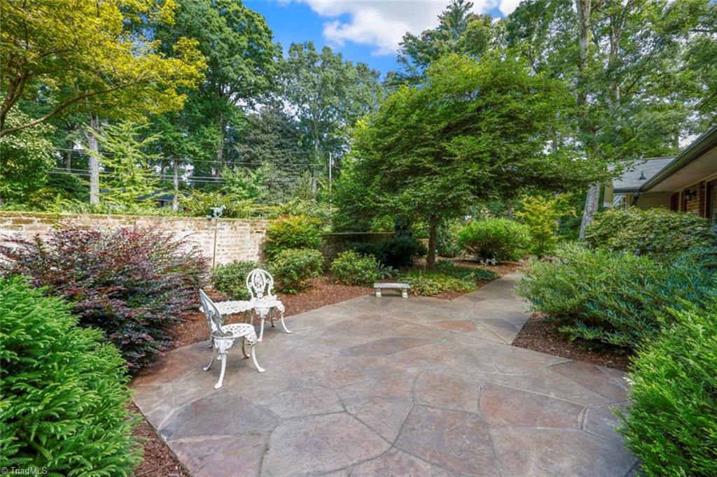 1029 Huntingdon Road Winston-Salem, NC 27104 - Photo 5 of 31 Gallery Image 5