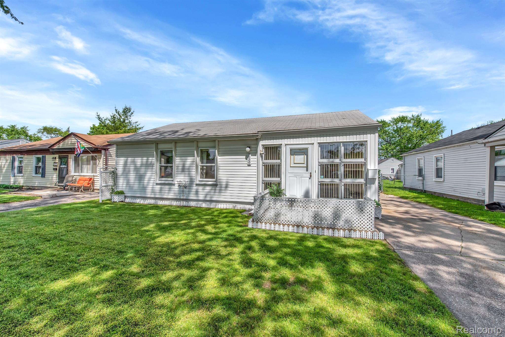 25530 Rosenbusch Boulevard Warren, MI 48089 - Photo 2 of 25 Gallery Image 2